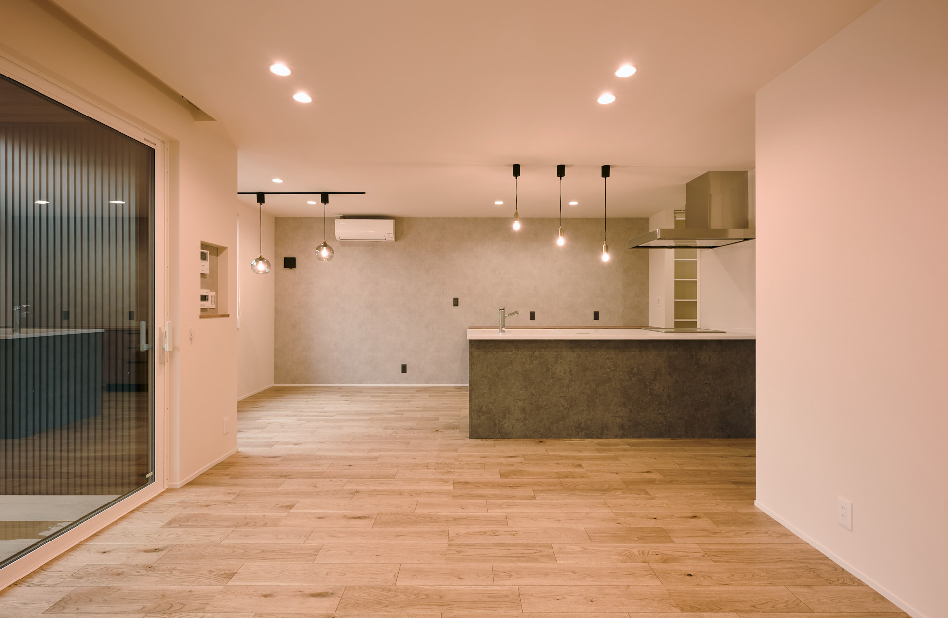 住宅密集地でも心地よい開放感。低燃費×スマート家事動線の住まい