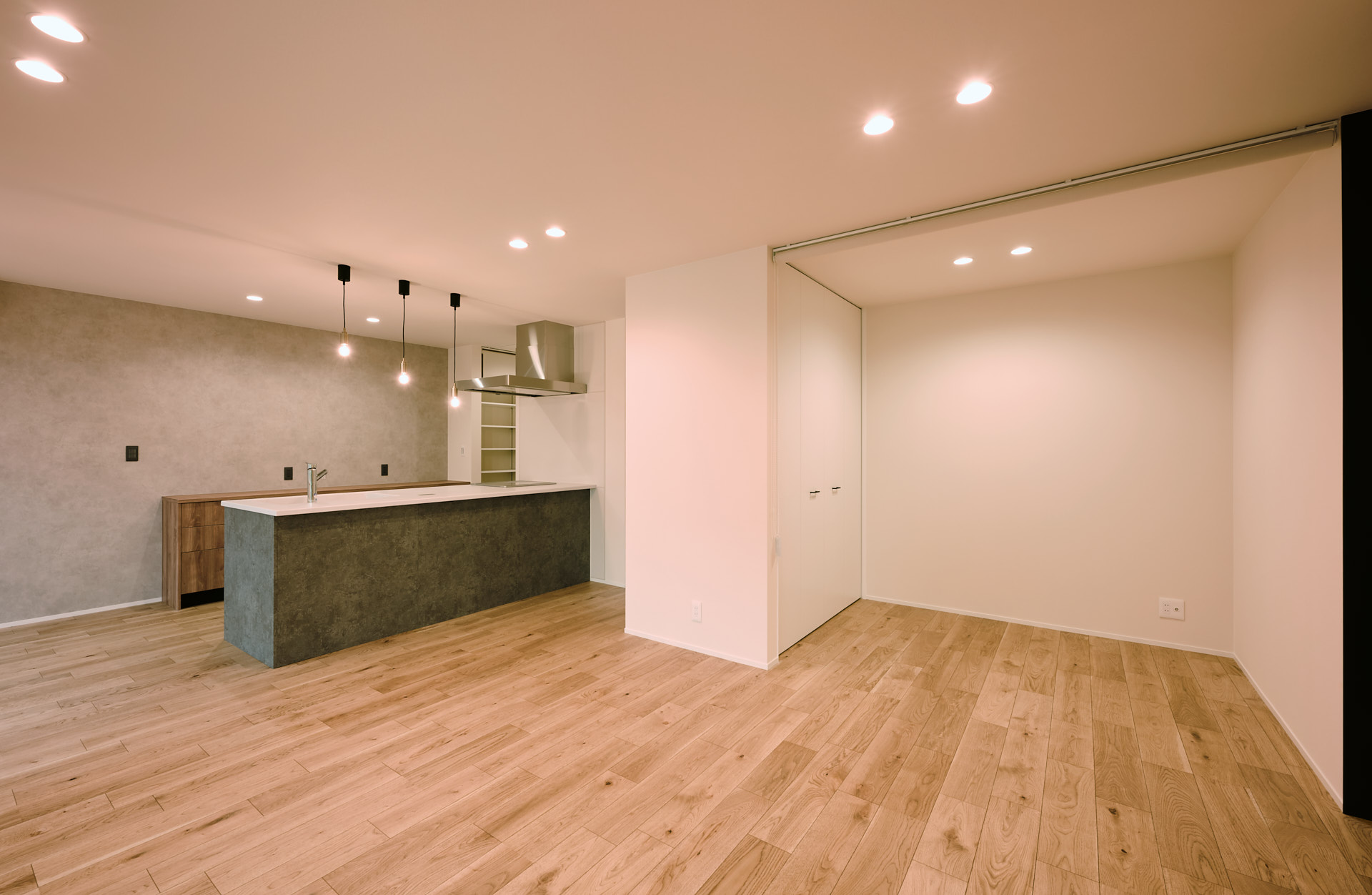 住宅密集地でも心地よい開放感。低燃費×スマート家事動線の住まい