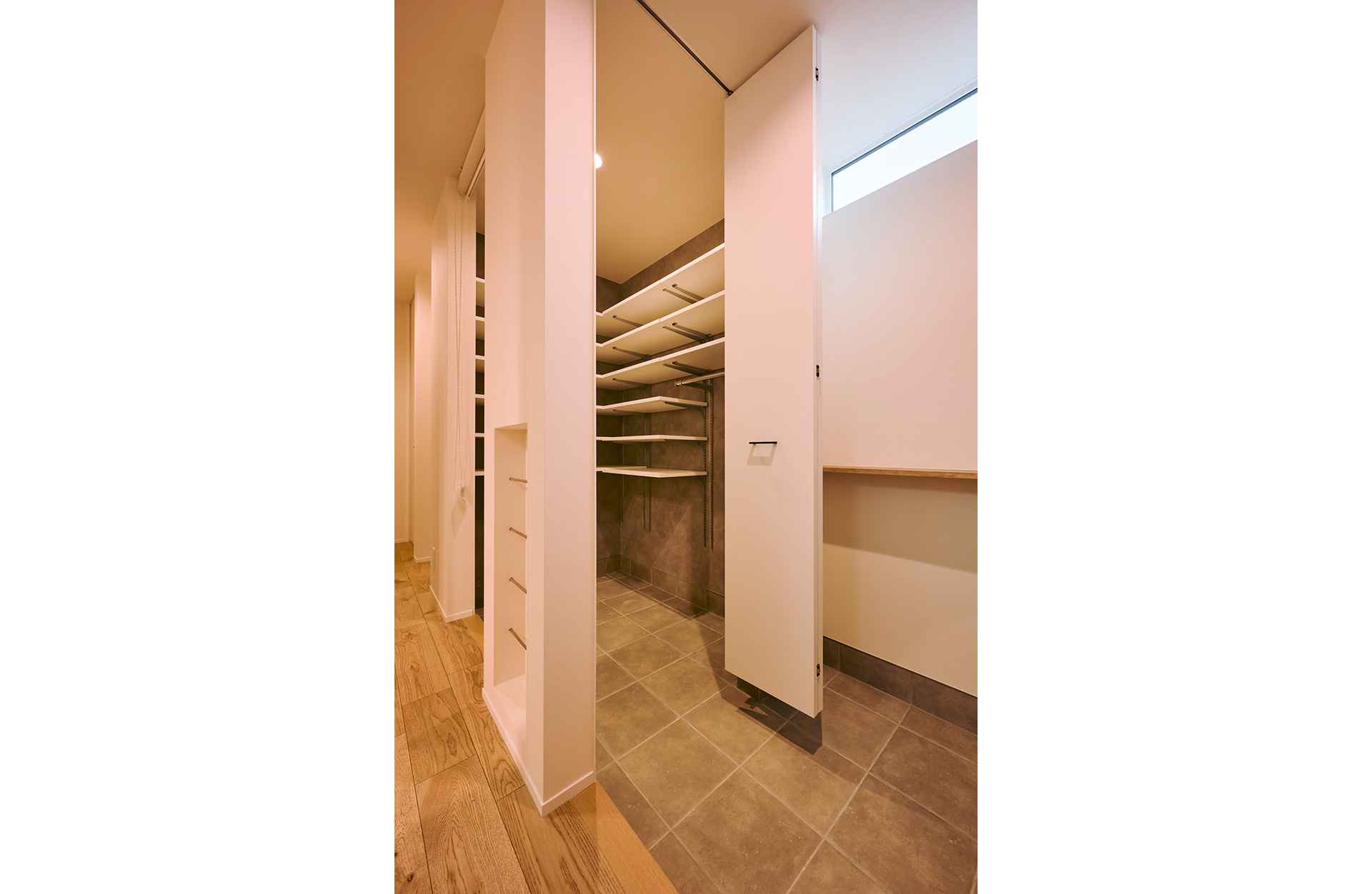 住宅密集地でも心地よい開放感。低燃費×スマート家事動線の住まい