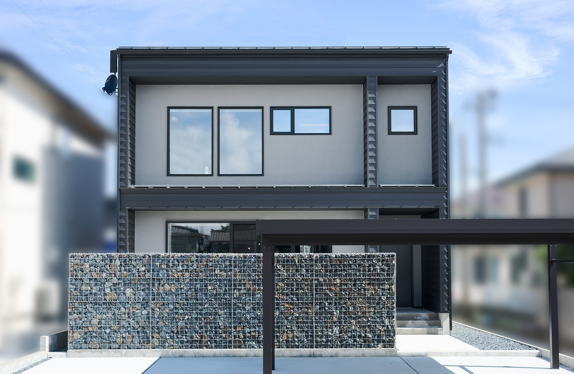 チークの風合いを楽しむ、光と暮らしの設え